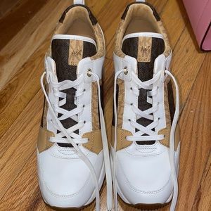Michael Kors sneakers size 9m